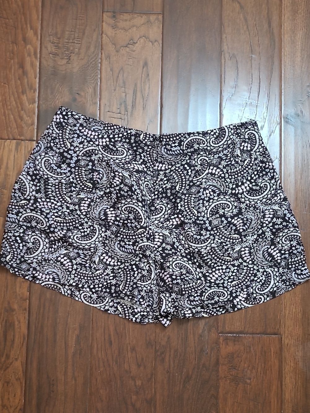 LOFT Black & White Paisley Print Linen Blend Shorts size Large